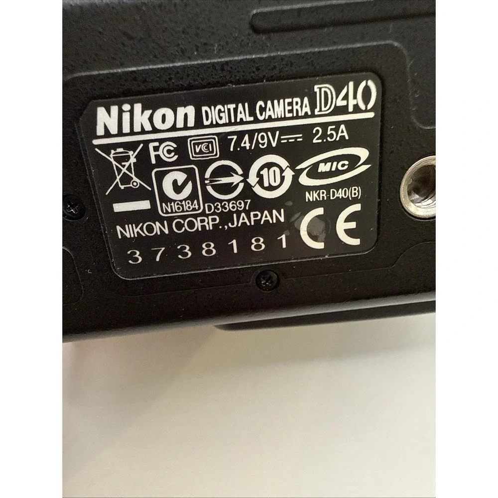 Nikon D D40 6.1 MP Digital SLR Camera ( body only ) UNTESTED